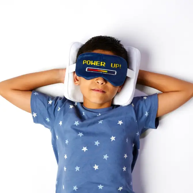 Game over - reissupehmo: matkatyyny ja unimaski - Relaxeazzz Travel Buddy